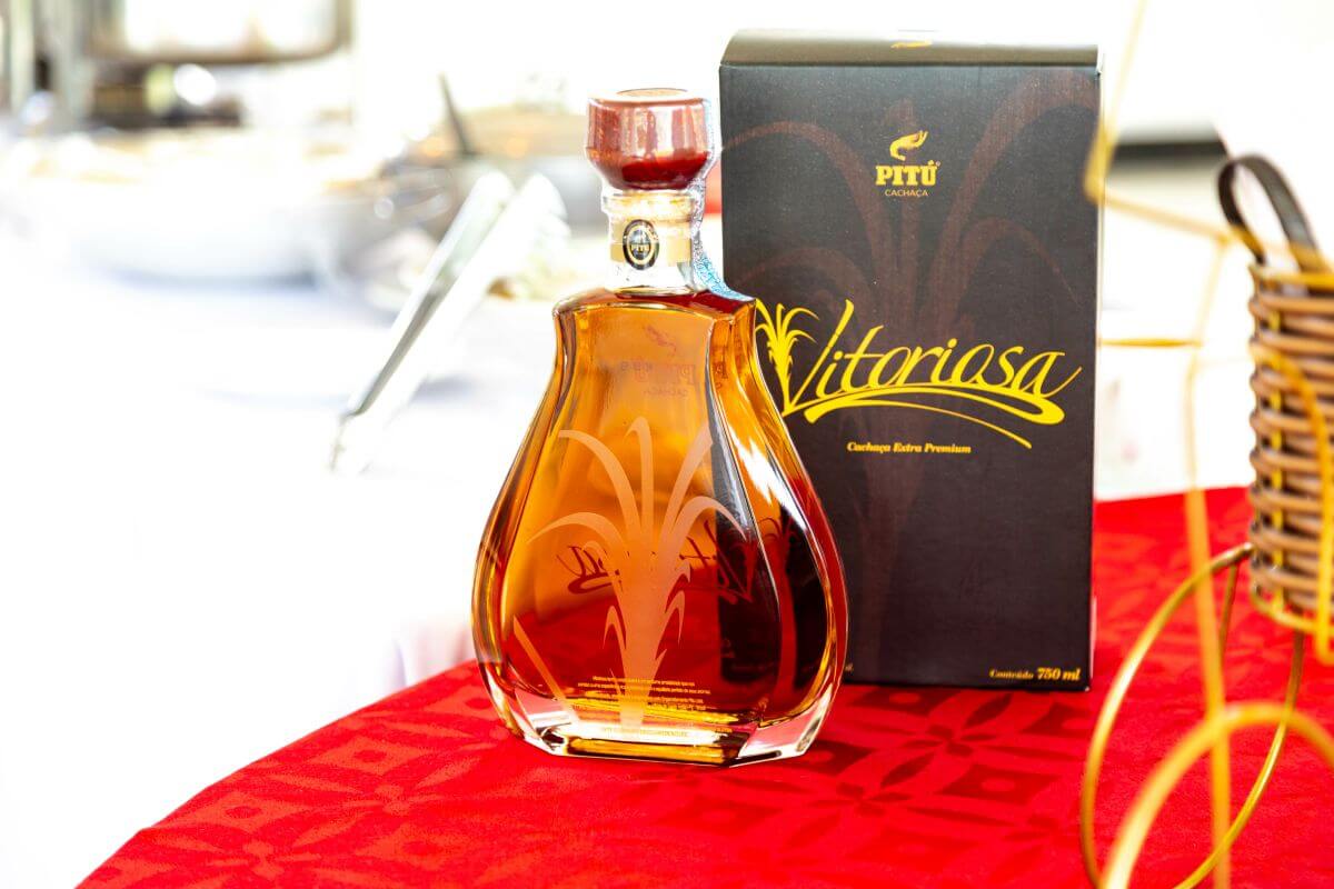 Ekskluzywny alkohol  prezentowany z dedykowanym opakowaniem