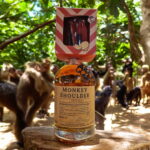 pol_pm_Monkey-Shoulder-Blended-Malt-40-0-7l-szklanka-dżungla