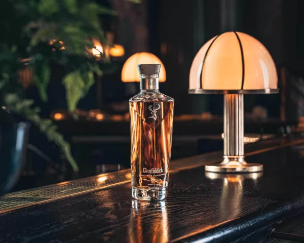 glenfiddich-40-yo-cumulative-time-single-malt-scotch-whisky-700ml.webp